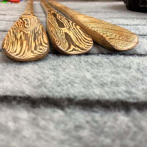 Chicken wing wooden shoehorn extended shoe wearer solid wood shoe lifter elderly pregnant women no need to bend over wooden shoehorn wholesale