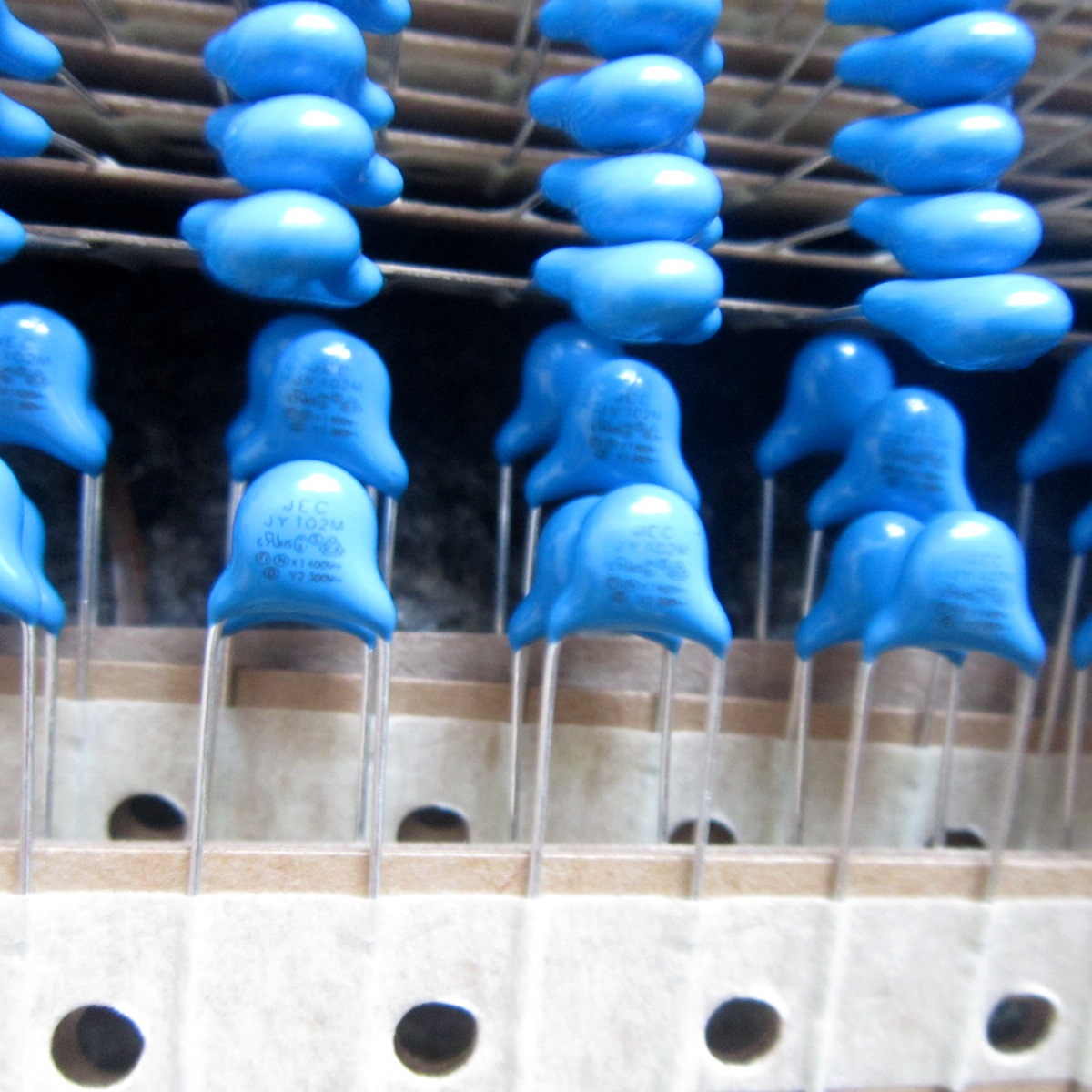 编带盒装瓷介Y1 400VAC Y2 250VAC 102M安规电容