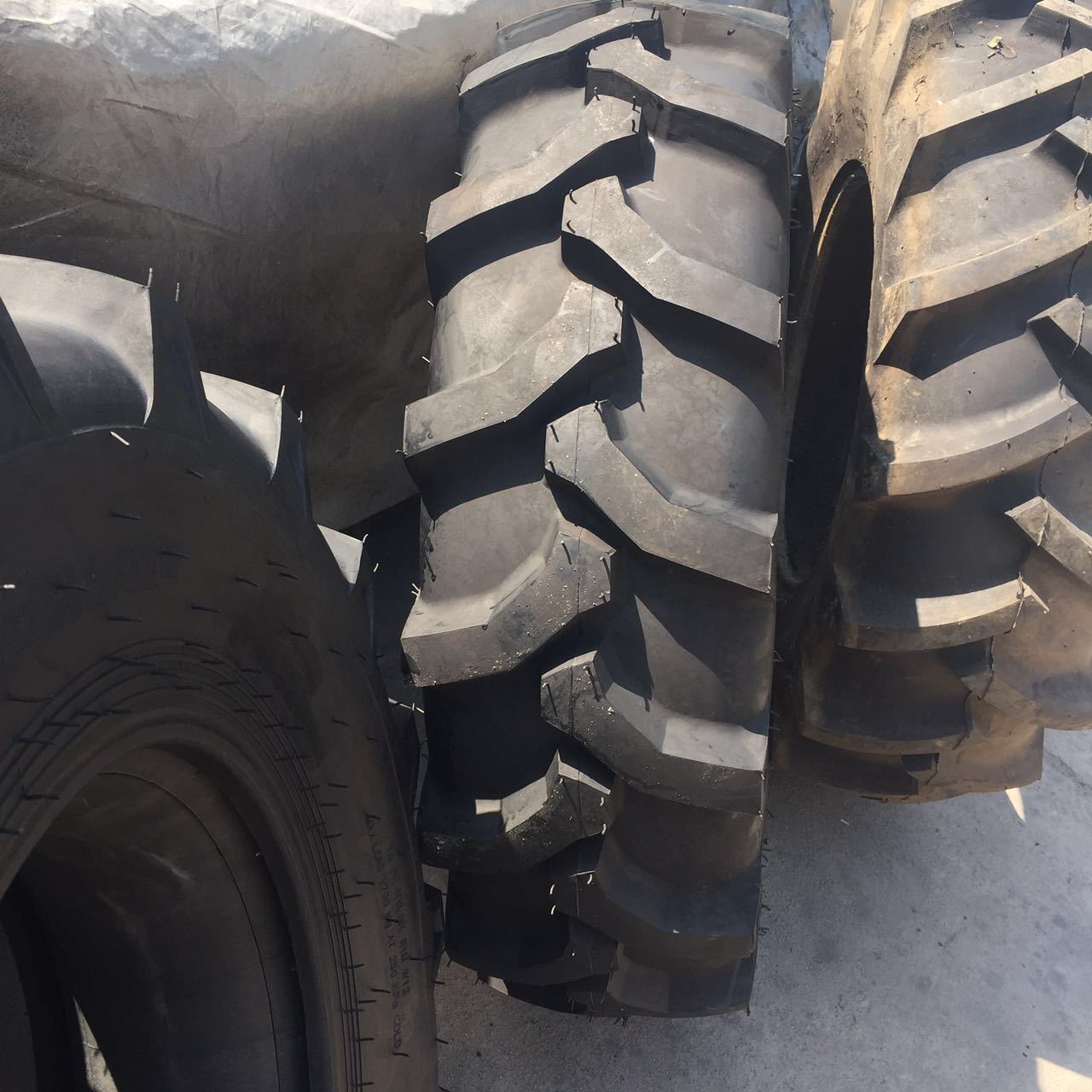 泰山农用轮胎13.6-24   13.6-28  13.6-38 拖拉机人字花全新三包