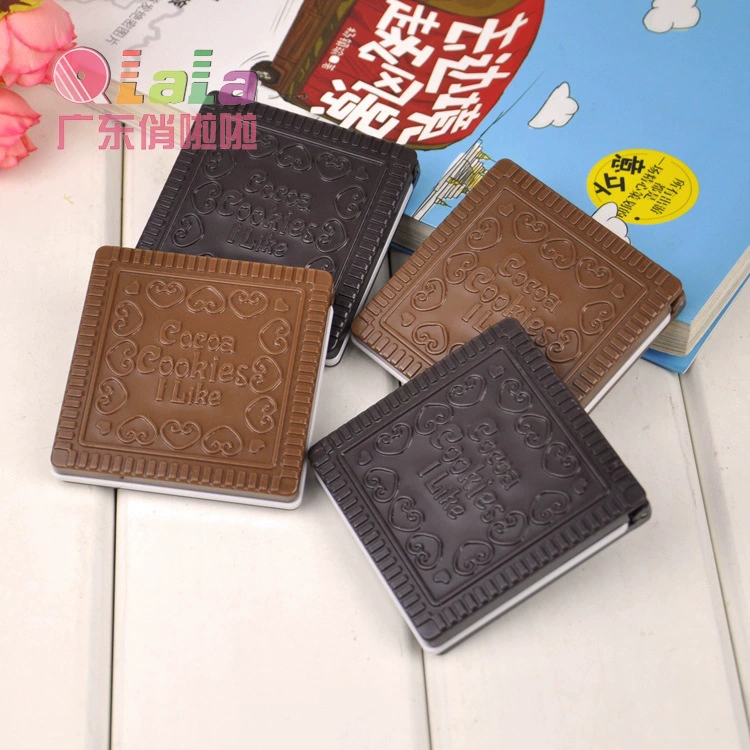 Compact mirror D55, chocolate biscuit design with comb, portable 6.6×6.6 cm (PP)