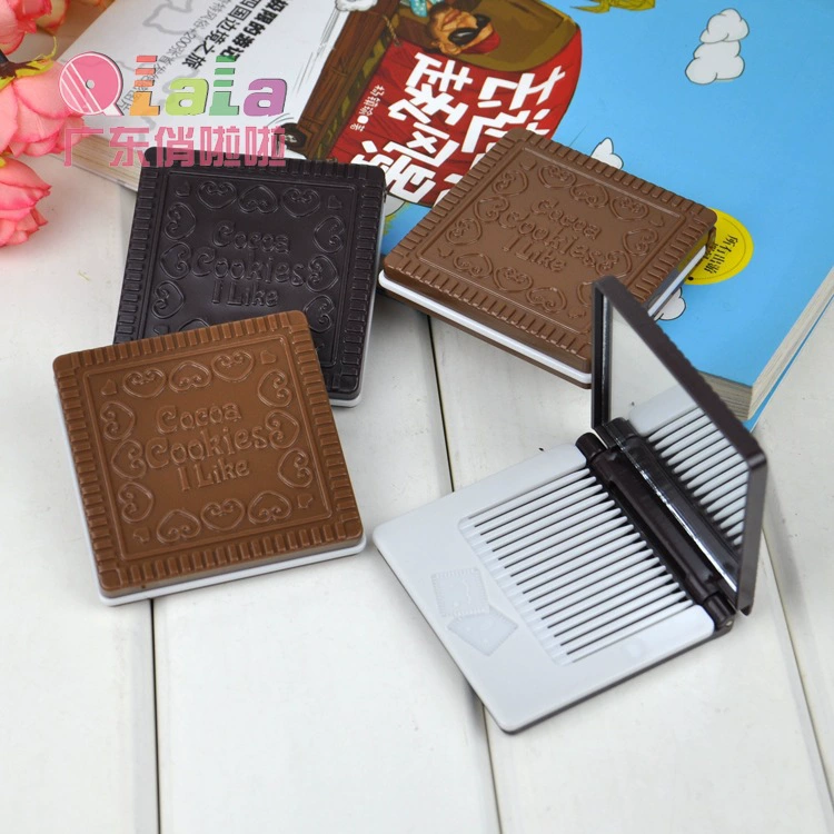 Compact mirror D55, chocolate biscuit design with comb, portable 6.6×6.6 cm (PP)