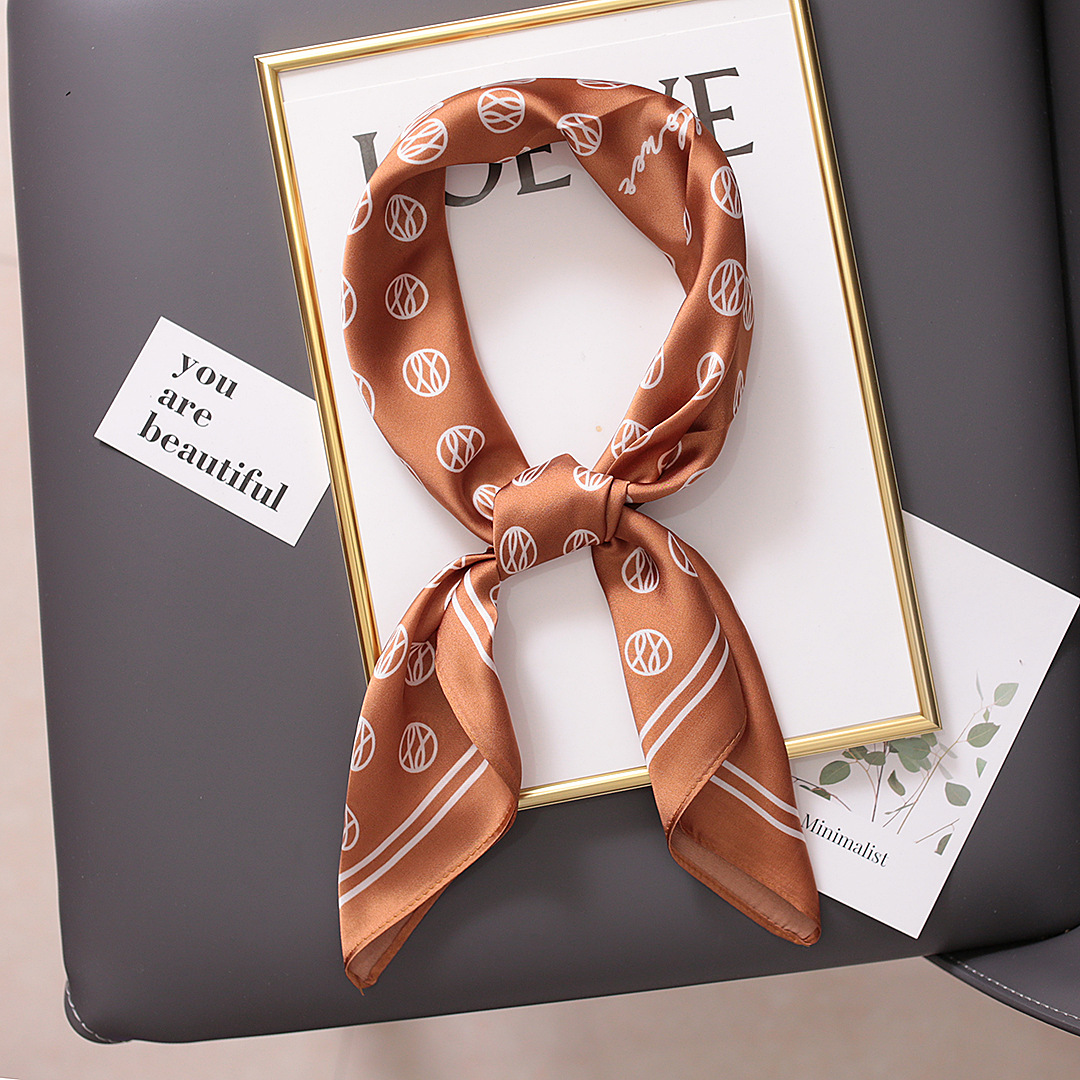 Sciarpa classica in stile Instagram con griglia a mille uccelli, versatile in primavera, estate, autunno, piccola piazza professionale per_voghion.com