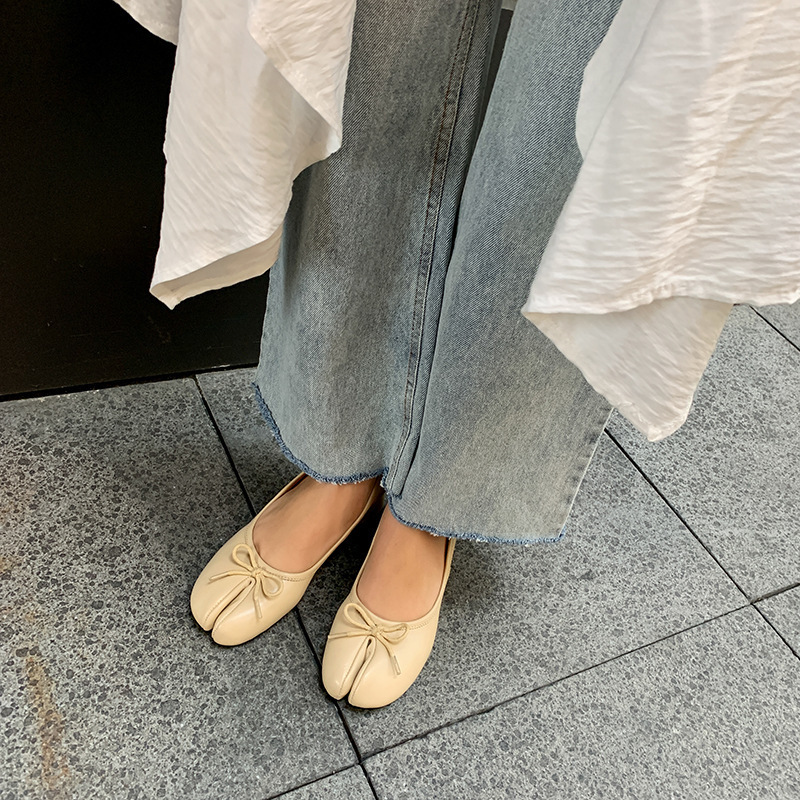 Women's Split-Toe Shoes 2024 Spring Horseshoe Pig's Trotters Shoes Thick Heel Medium Heel Bow Toe Flats Lazy Small Leather Shoes Trendy