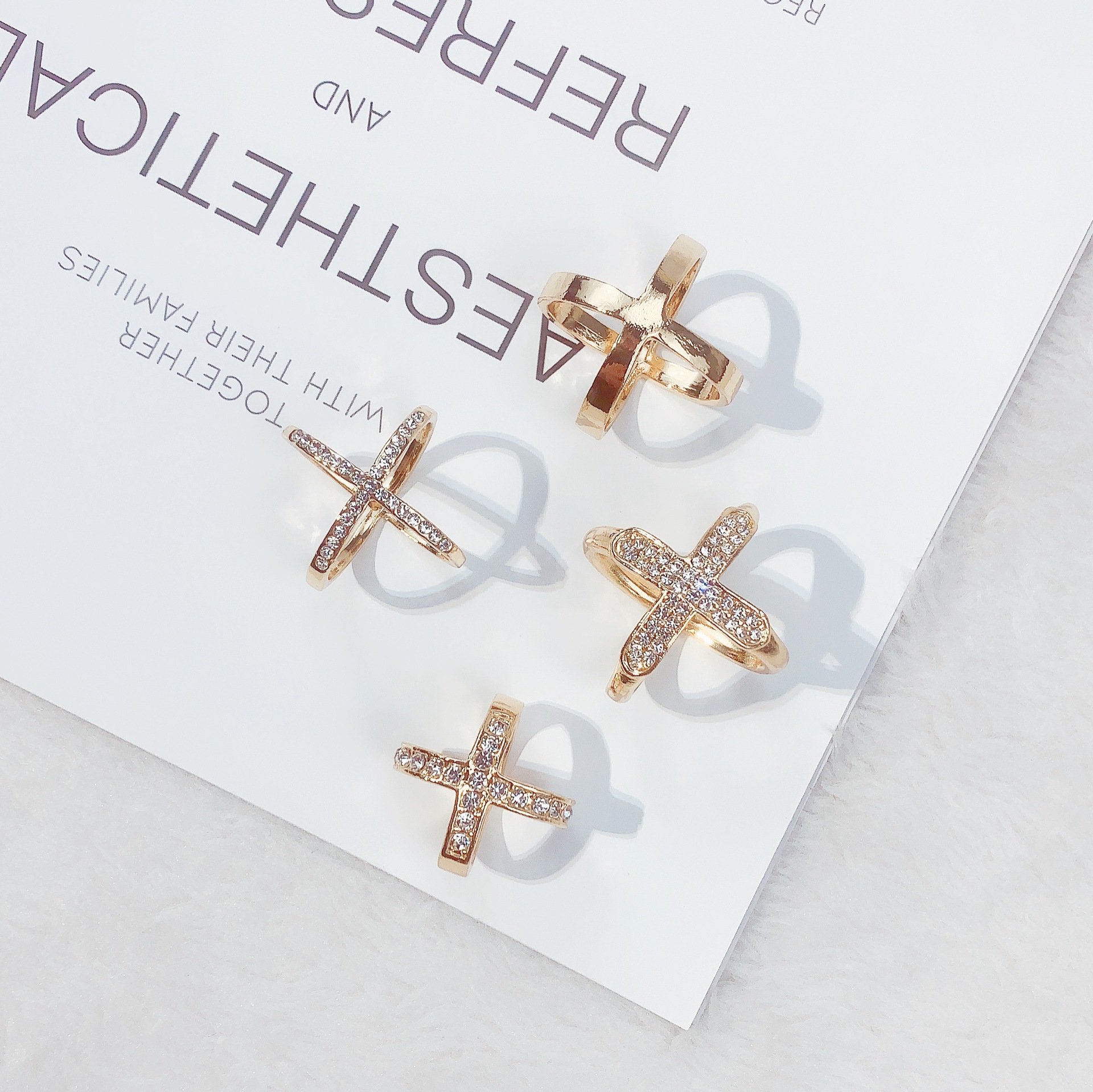 Estilo coreano nuevo chal hebilla rhinestone bufanda hebilla tres anillo personalidad simple broche mujer creativa diamante bufanda hebilla en stock