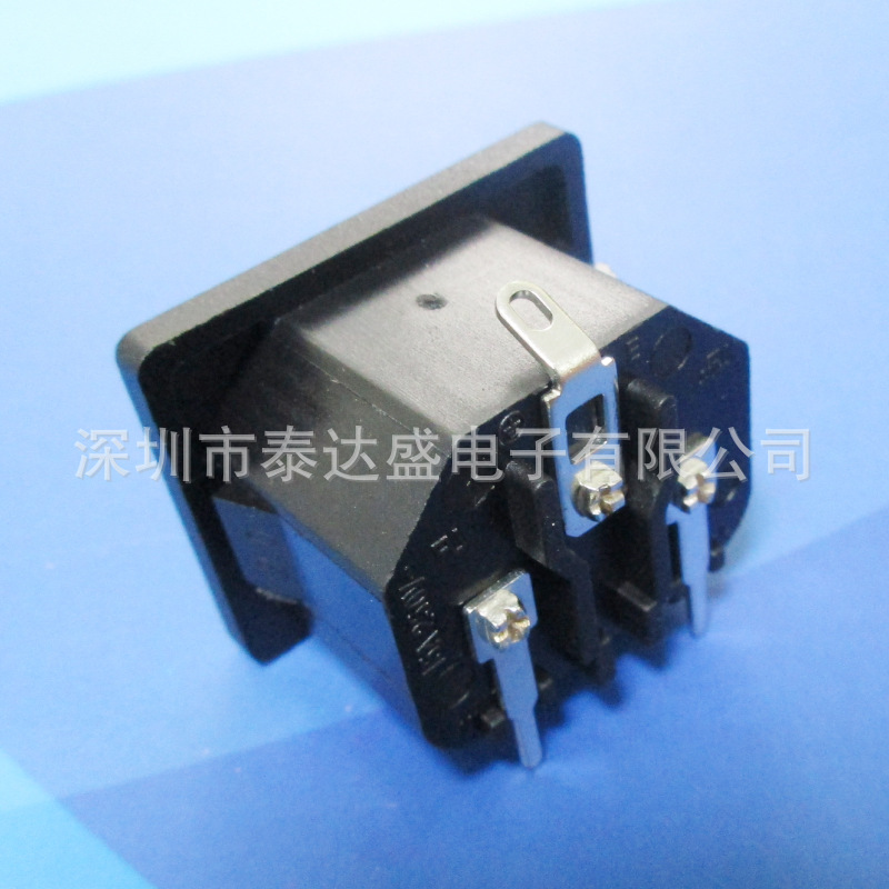 硬卡位2.0全铜品字母座 15A电流输入地线脚朝上电源插座LH-14-3PY