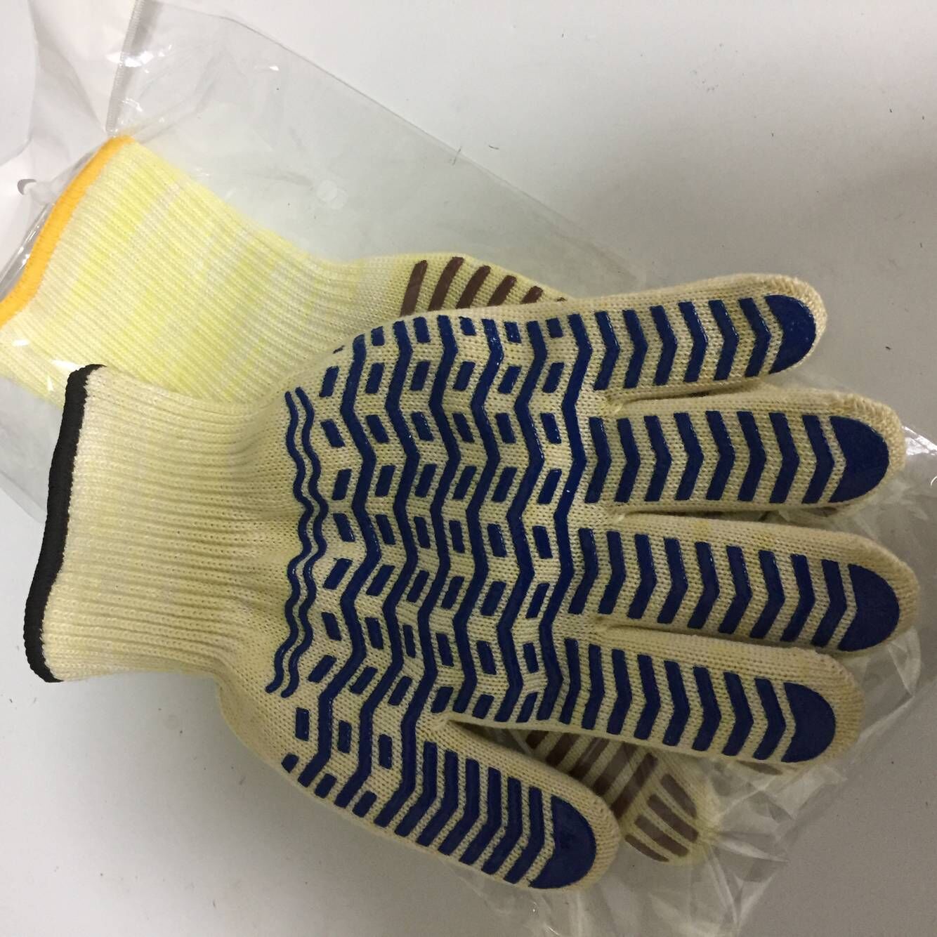 针织防割手套 防割点胶防滑防护耐磨手套 长期批发