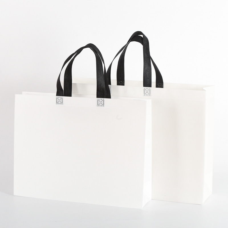 En stock película publicitaria bolso no tejido impermeable protección del medio ambiente ropa zapatos bolso de compras en blanco logotipo impreso