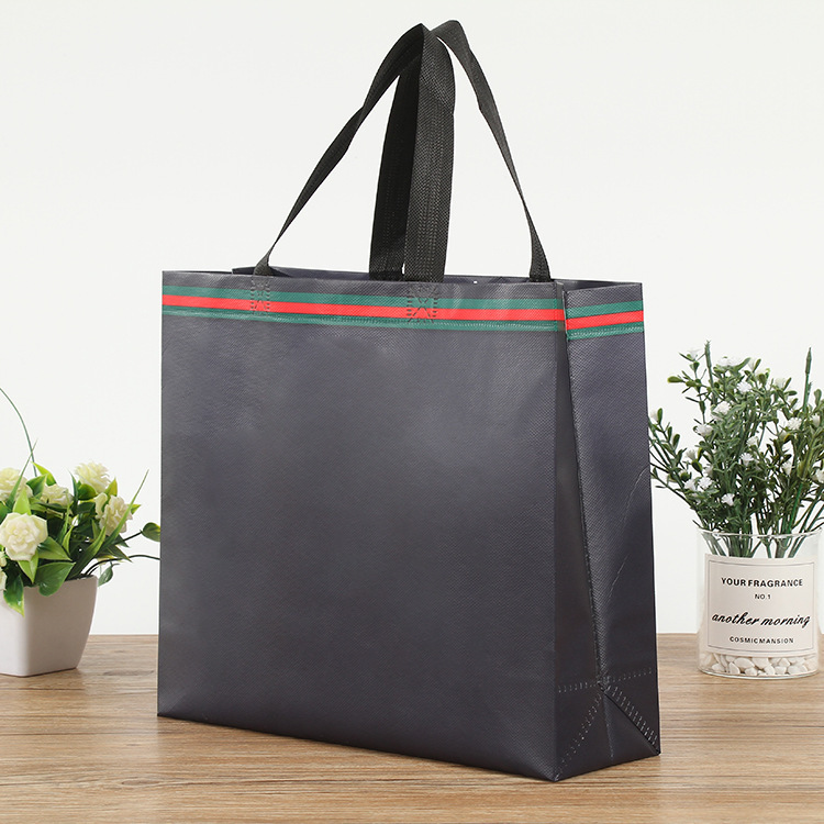 En stock película publicitaria bolso no tejido impermeable protección del medio ambiente ropa zapatos bolso de compras en blanco logotipo impreso