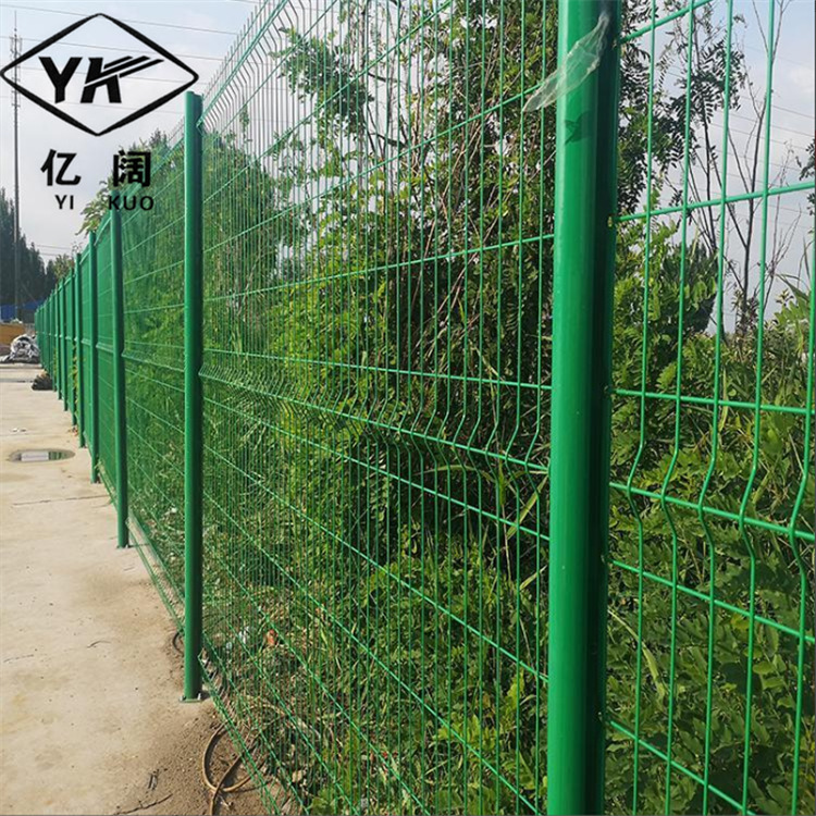 圈地护栏网 苗圃花卉双边丝护栏网 果园铁丝护栏 公路两边护栏网