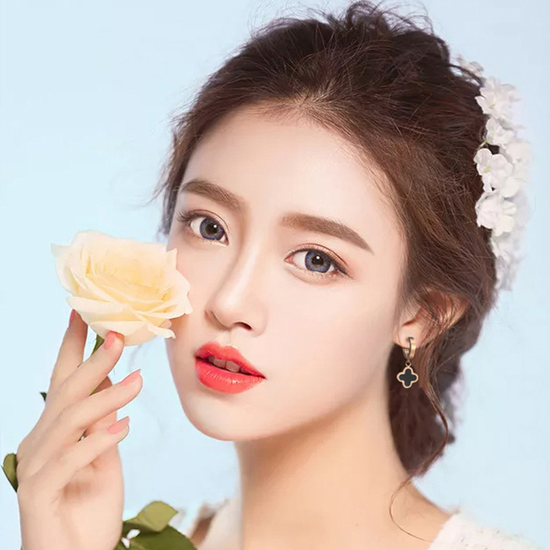 Pendientes de trébol de alta calidad para mujeres 2020 nuevos pendientes de moda de Corea del Sur elegantes de celebridades de Internet personalizados pequeños pendientes simples