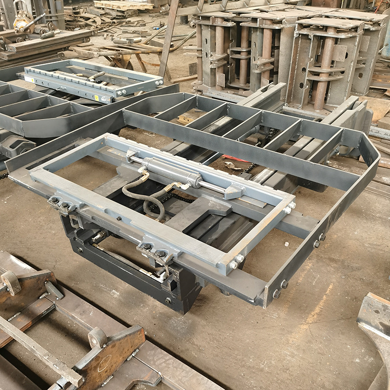 厂家直销软包夹推吐器倾翻货叉架轮胎夹非标门架 侧移等叉车属具