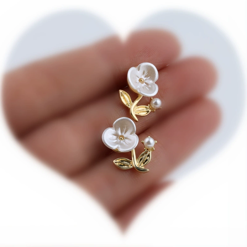 Silver needle, earrings from pearl, direct factory sales, silver 925 sample, simple and elegant design, flowered, internet celebrity