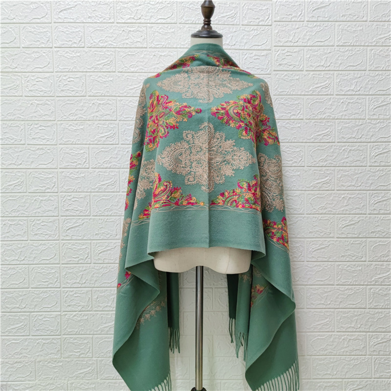 Yunnan otoño y invierno bufandas bordadas de cachemira patrón floral de frisa espesa pañuelo estilo nacional al por mayor