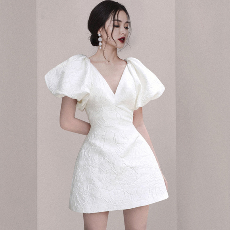Autumn 2024 New Vintage Light Mature Elegant Fashion Sexy V-Neck Niche Bubble Sleeve Slim A- line Skirt dress