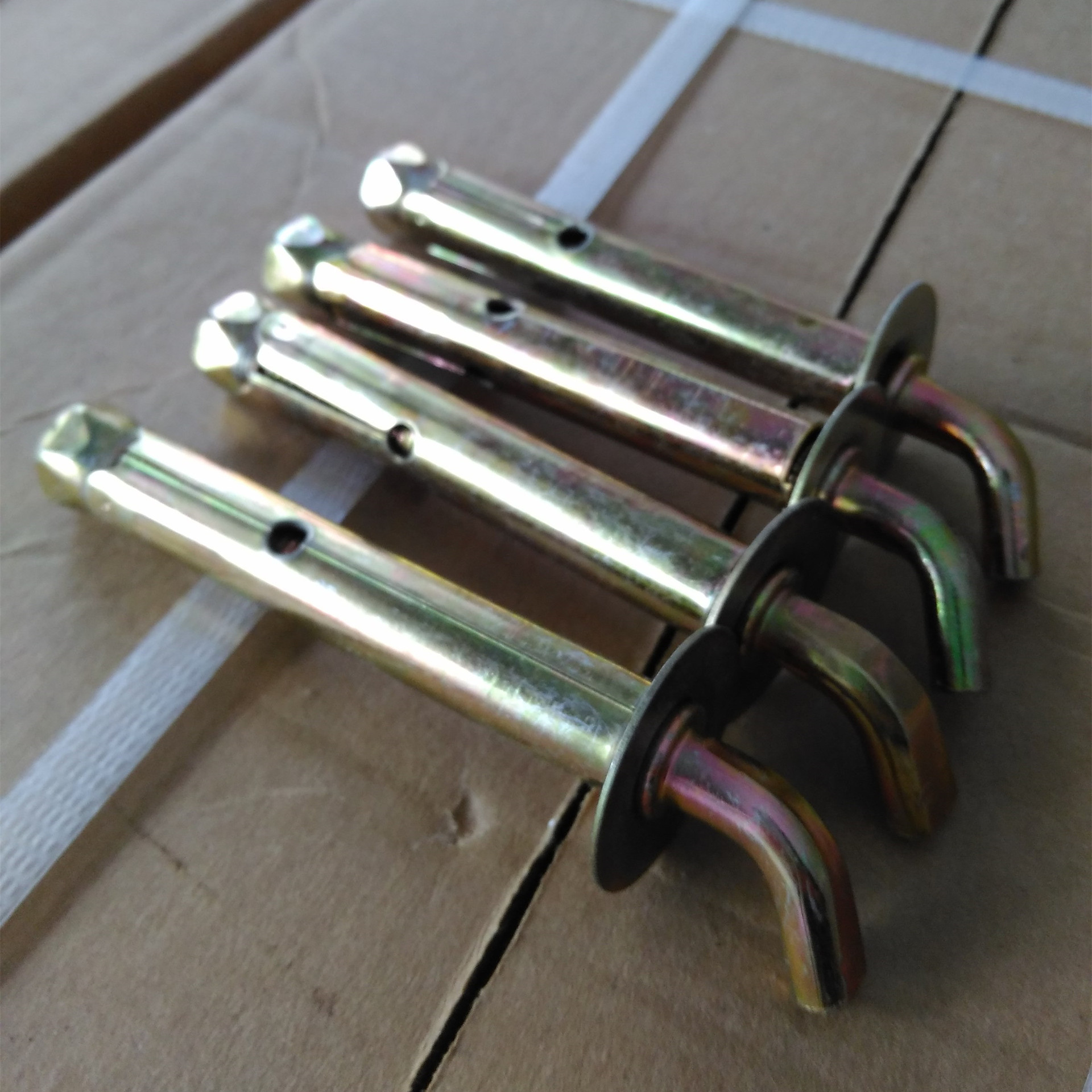 厂家直销电热水器挂钩膨胀螺丝镀彩锌热水器重型膨胀挂钩螺丝