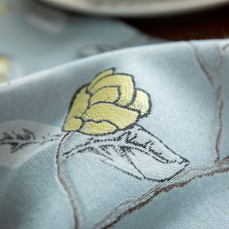 Runner da tavola moderno e minimalista interamente in poliestere per tavolino da caffè, scarpiera, mobile TV, con nappe, realizzato su misura in poliestere_voghion.com