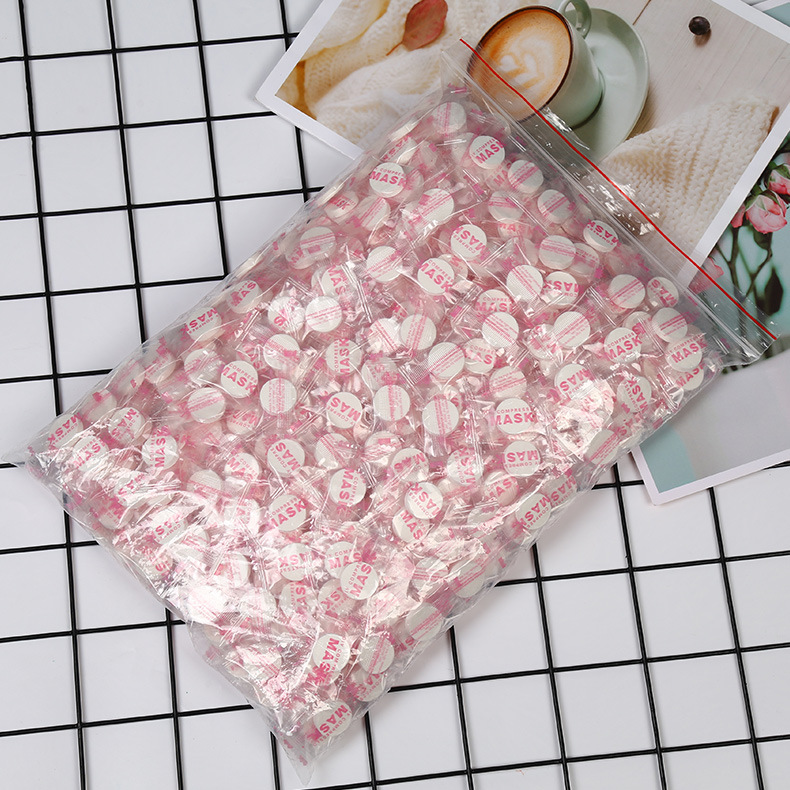 Moisturizing wet light and thin face mask non-woven cloth