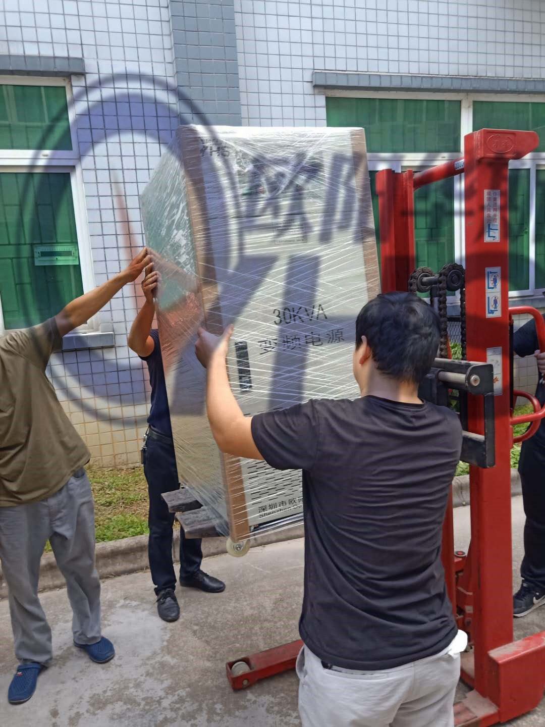 欧阳华斯30KVA变频电源出货惠州仲凯，输入660V 60HZ，输出220V