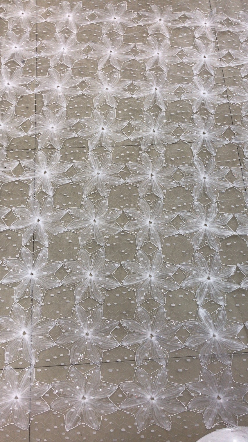 厂家直销新版现货的点点底布绣特种花三合一亮片骨绳绣满幅