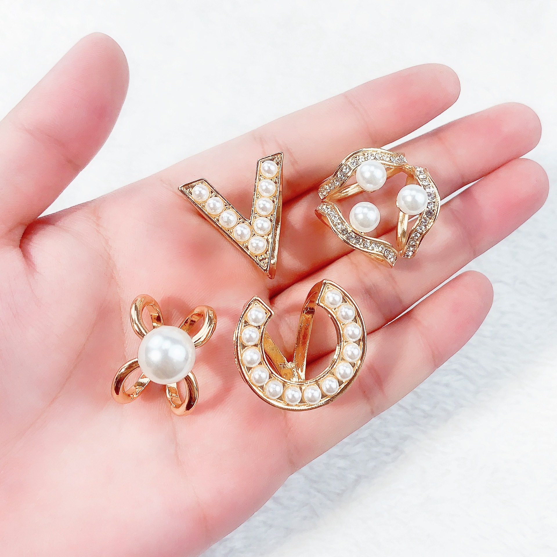 Estilo coreano nuevo chal hebilla rhinestone bufanda hebilla tres anillo personalidad simple broche mujer creativa diamante bufanda hebilla en stock