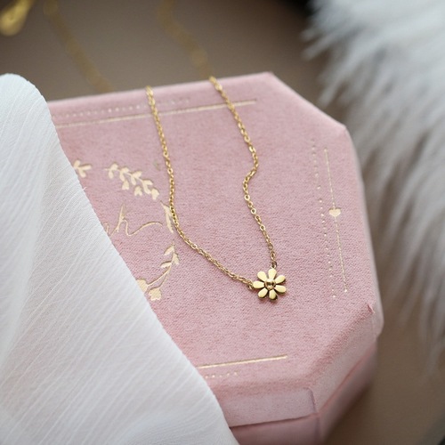 No need to take off the 18K gold daisy necklace for women, clavicle chain, sweater chain, Internet celebrity trendy cool style accessories