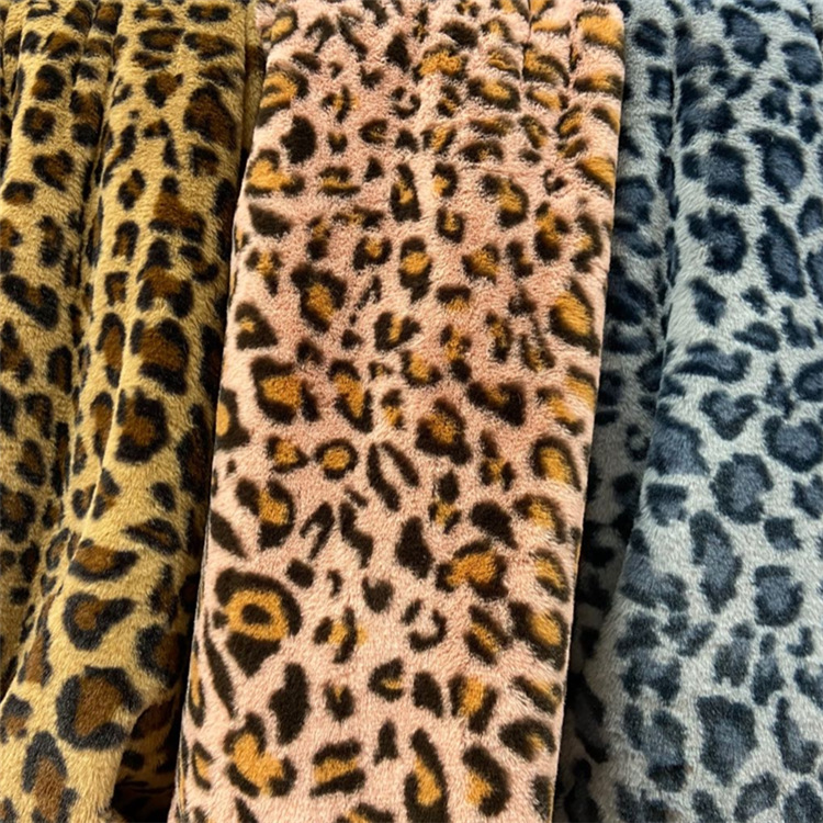 Estampado de leopardo patrón horizontal pequeña piel de conejo impresión Imitación Piel de conejo franela ropa abrigo tela de felpa alfombra de juguete en stock