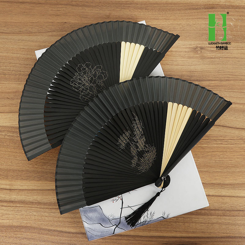 Ventilador publicitario personalizado transfronterizo bambú punta corta Borde de pintura superficie de seda ventilador plegable hueso tallado grabado procesamiento al por mayor ventilador antiguo