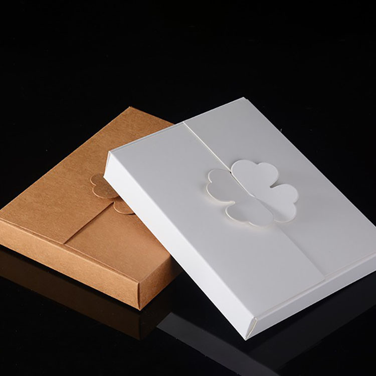 Caja de cuatro hojas en blanco en stock al por mayor cartón tarjeta blanca caja en blanco papel kraft tarjeta negra tarjeta blanca caja en blanco cartón regalo