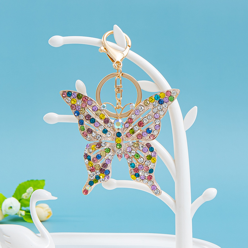 Estilo coreano moda color diamante serie completa aleación hueco mariposa llavero colgante bolsa de accesorios regalo al por mayor
