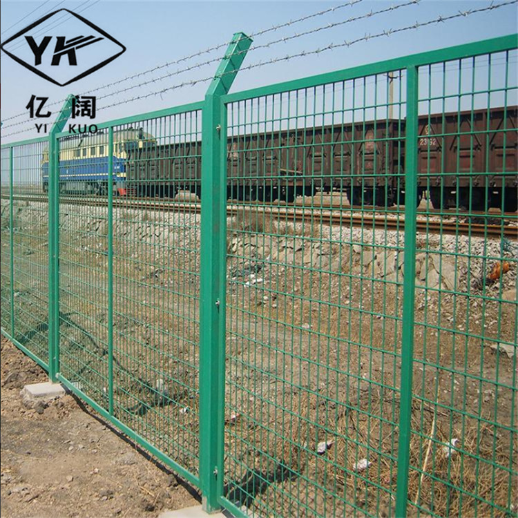 高速公路铁路护栏养鸡鱼塘隔离防护网河道铁丝围墙围栏钢丝护栏网