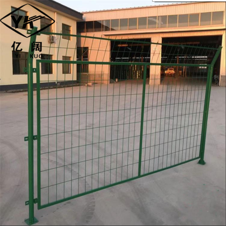 亿阔框架护栏网铁丝网围栏公路防护栅栏 喷塑金属网片折弯护栏网