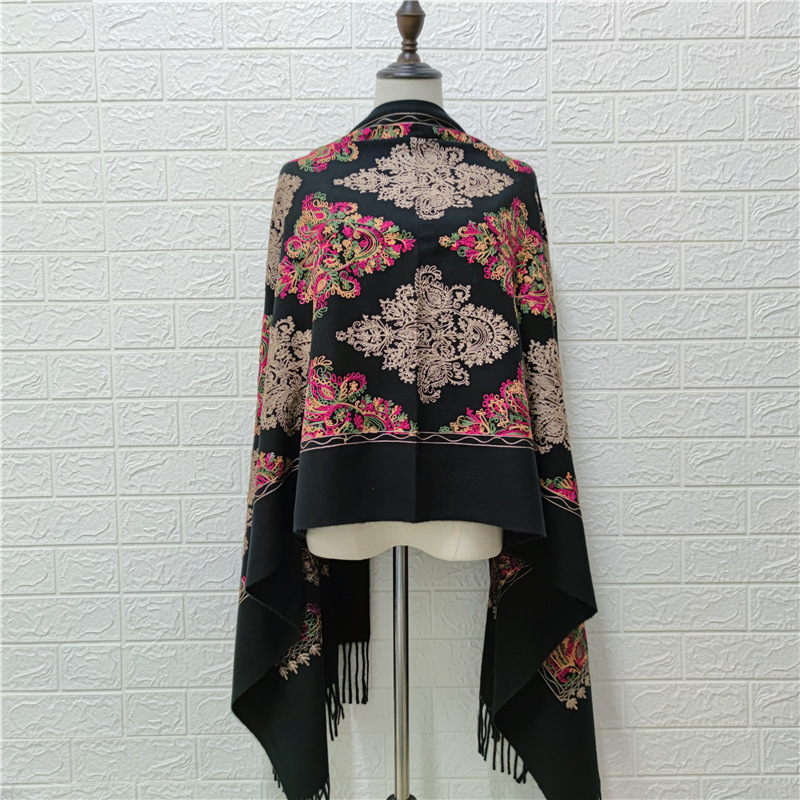 Yunnan otoño y invierno bufandas bordadas de cachemira patrón floral de frisa espesa pañuelo estilo nacional al por mayor
