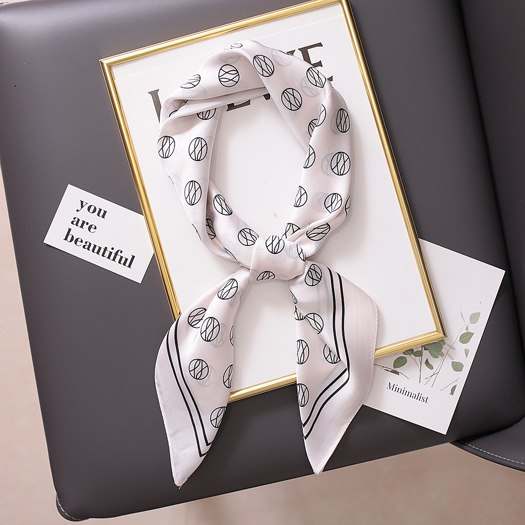 Sciarpa classica in stile Instagram con griglia a mille uccelli, versatile in primavera, estate, autunno, piccola piazza professionale per_voghion.com