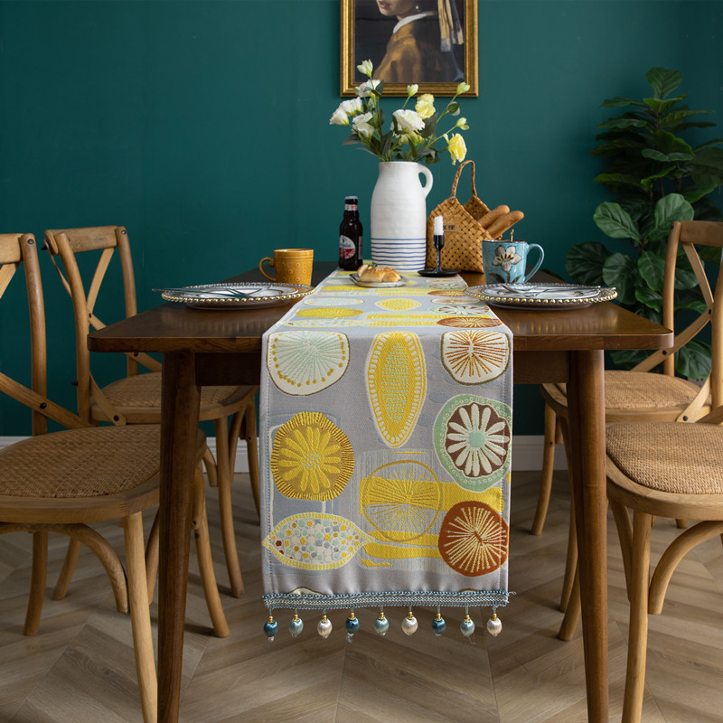 Runner da tavola moderno e minimalista interamente in poliestere per tavolino da caffè, scarpiera, mobile TV, con nappe, realizzato su misura in poliestere_voghion.com