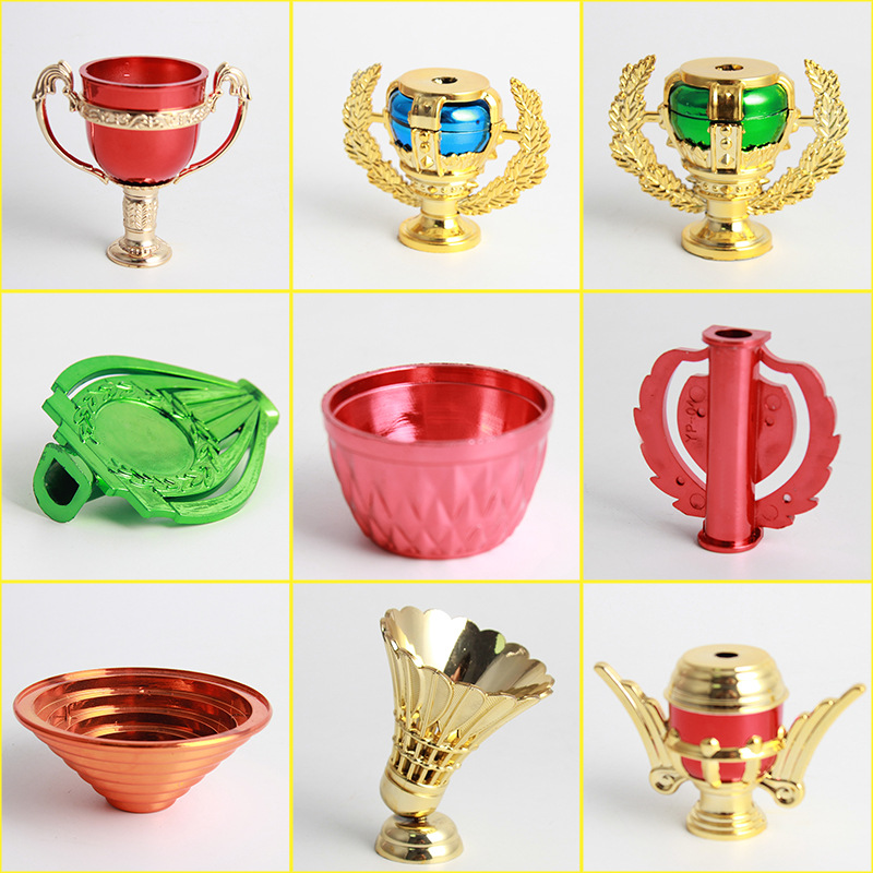 Fábrica hecha de metal trofeo personalizado flor marca muñeca accesorios plástico metal trofeo resina accesorios fábrica al por mayor