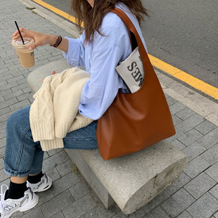 Vest, fashionable brand one-shoulder bag, capacious shoulder bag, internet celebrity, South Korea
