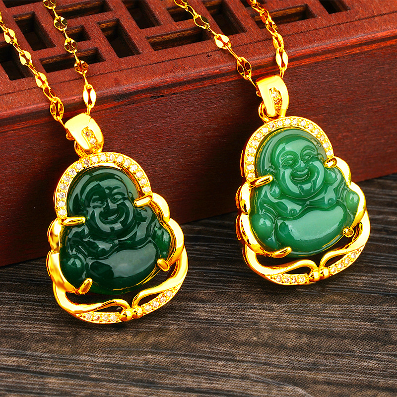 Imitación de oro con incrustaciones de color de jade esmeralda imitación calcedonia Buda colgante hembra sonriente Buda nuevo chino con incrustaciones de arena collar de oro joyería al por mayor