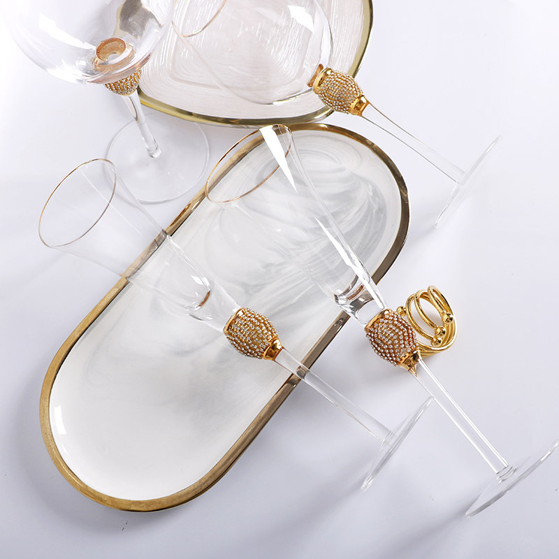 Vaso de cóctel de Phnom Penh envuelto con copa de vino de diamantes copa de champán