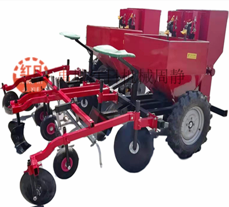 四垄四行马铃薯播种机   红日土豆覆膜喷药土豆种植机