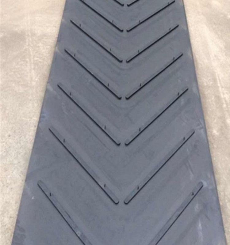 厂家橡胶输送带挡边尼龙输送带PVC输送带环形花纹大倾角传送带