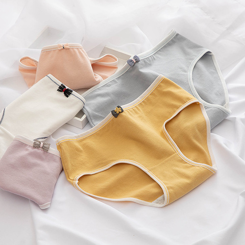 Japanese women's underwear pure cotton crotch simple girl pants breathable cotton mid-waist sweet student briefs wholesale