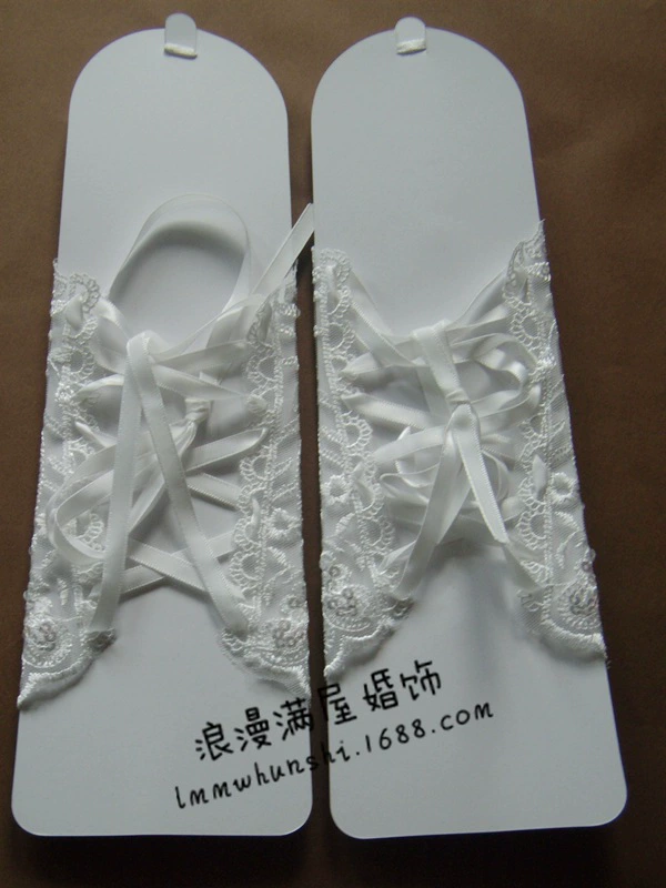 Свадебное платье, кружевые перчатки, длинный бриллиант, средняя длина