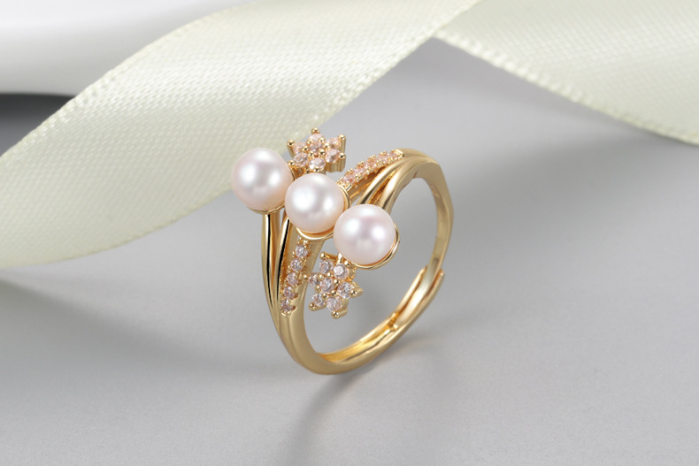 White golden ring pearl