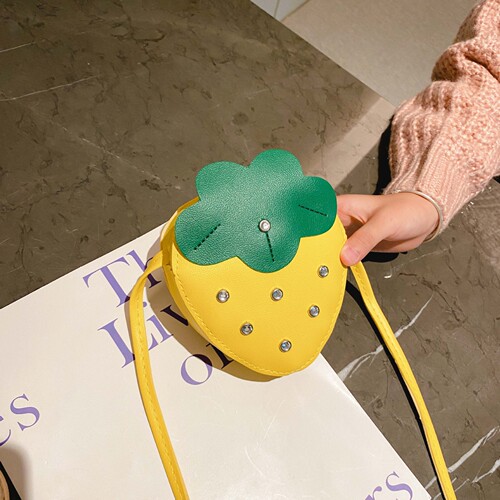 Children's Bags 2024 New Strawberry Bag Fashionable Chain Crossbody Shoulder Bag Cute Princess Girl Small Shoulder Bag