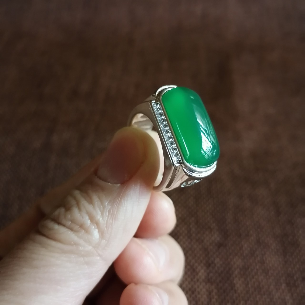 Factory wholesale S925 silver inlaid high ice Emperor green chalcedony fortune men's ring green agate live male ring