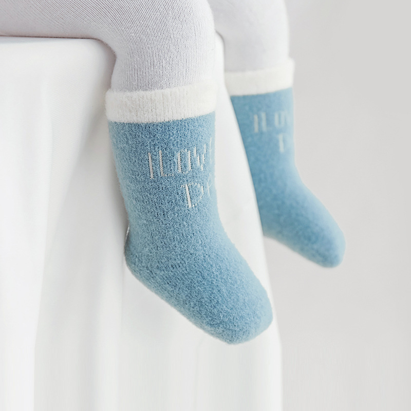 20 años nuevos calcetines de bebé Otoño e Invierno engrosado cálido Faux visón terciopelo recién nacido bebé Zhongtong calcetines dibujos animados NIÑOS Calcetines