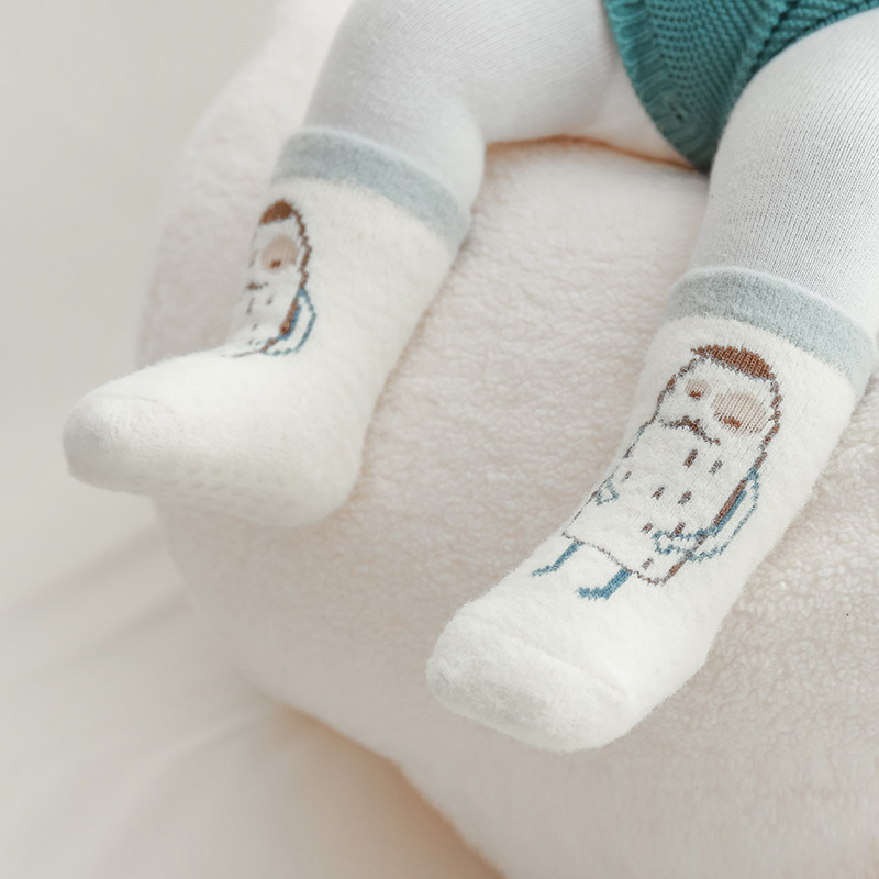20 años nuevos calcetines de bebé Otoño e Invierno engrosado cálido Faux visón terciopelo recién nacido bebé Zhongtong calcetines dibujos animados NIÑOS Calcetines