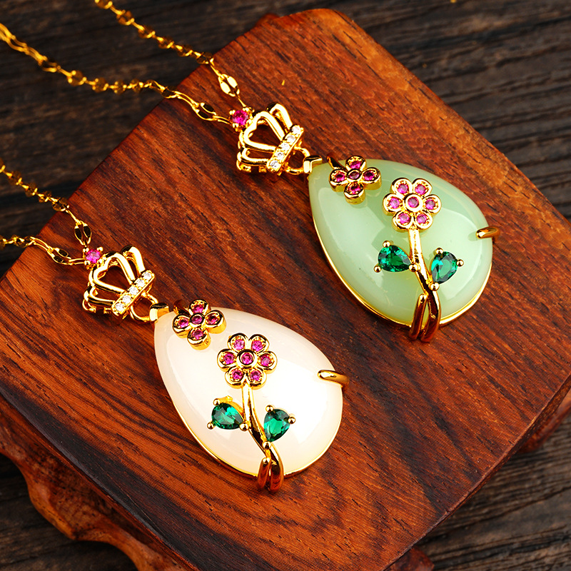 Luz de lujo imitación Jade Calcedonia estilo nacional imitación 24K oro colgante moda femenina en línea rojo vivo flor arena collar de oro al por mayor