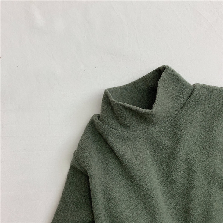 Ropa infantil de estilo coreano para bebés y niños pequeños, camiseta básica de cuello medio alto para otoño e invierno, sudadera versátil de manga larga de color liso para bebés, conjunto de otoño.