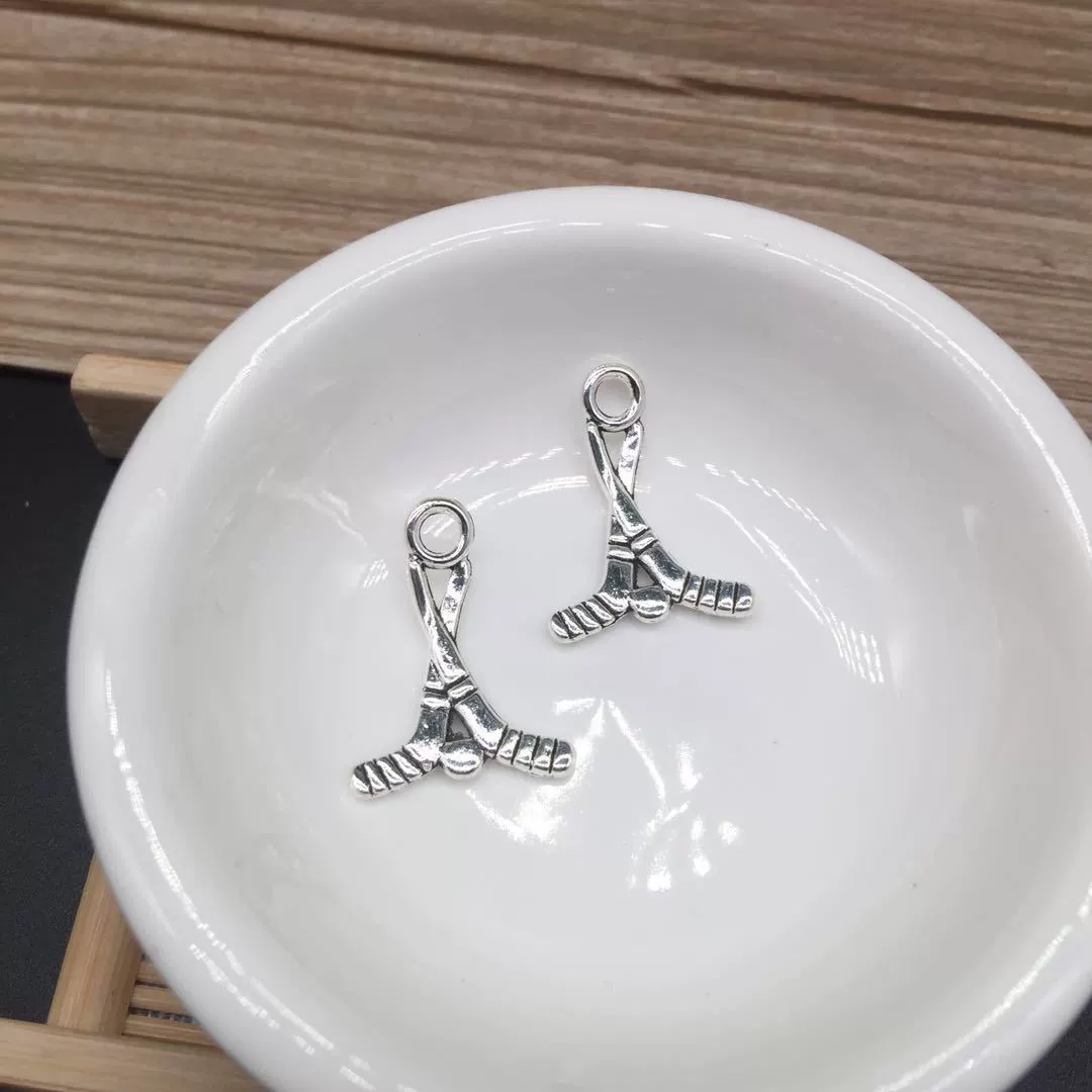 Подвеска в виде хоккейной клюшки, сделанная своими руками, из сплава, аксессуары, 1 г, 23*17 мм, B-0481